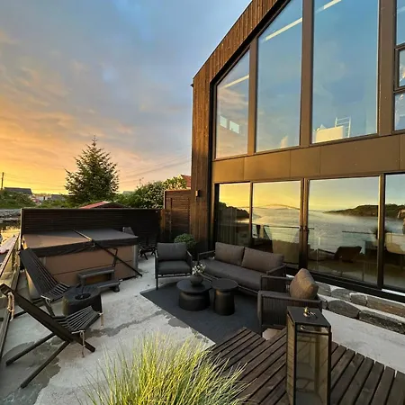 Oceanview Jacuzzi, Sauna & Sea Views Prázdninový dům Karmoy