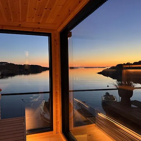 Casa vacanze Oceanview Jacuzzi, Sauna&sea Views Karmoy